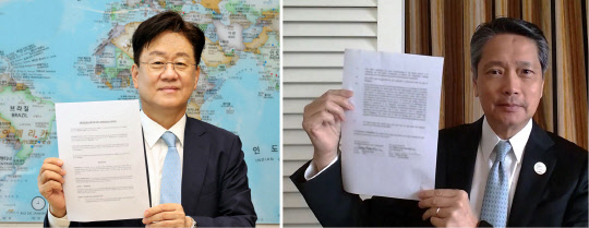 김정훈(왼쪽) 현대글로비스 대표이사와 윌버 목 에어프로덕츠 아시아 사장이 19일 화상 어플리케이션을 활용해 체결식을 진행하고 있는 모습. 현대글로비스 제공